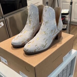 Coconuts by Matisse Gold and Cream Ankle Booties